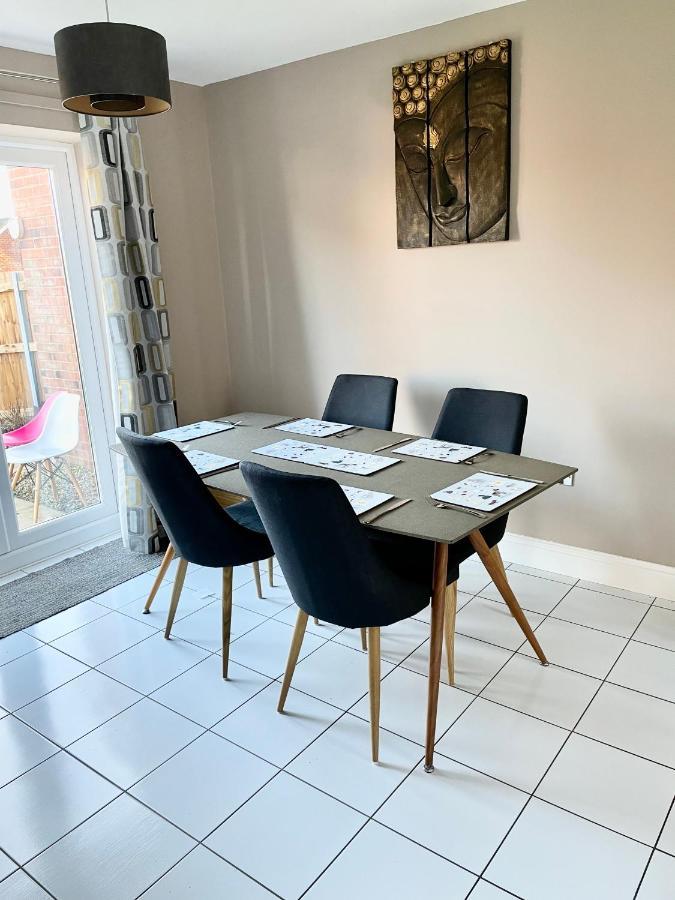 Stunning Large Detached Gloucester, 4 Beds, 3 Bedroom, 2 Bathroom Property, Nr Chelt, The Docks And Quays Sleeps 6 المظهر الخارجي الصورة